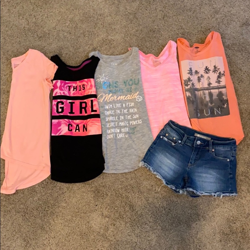 5 T-shirt’s and Tractr Jean shorts